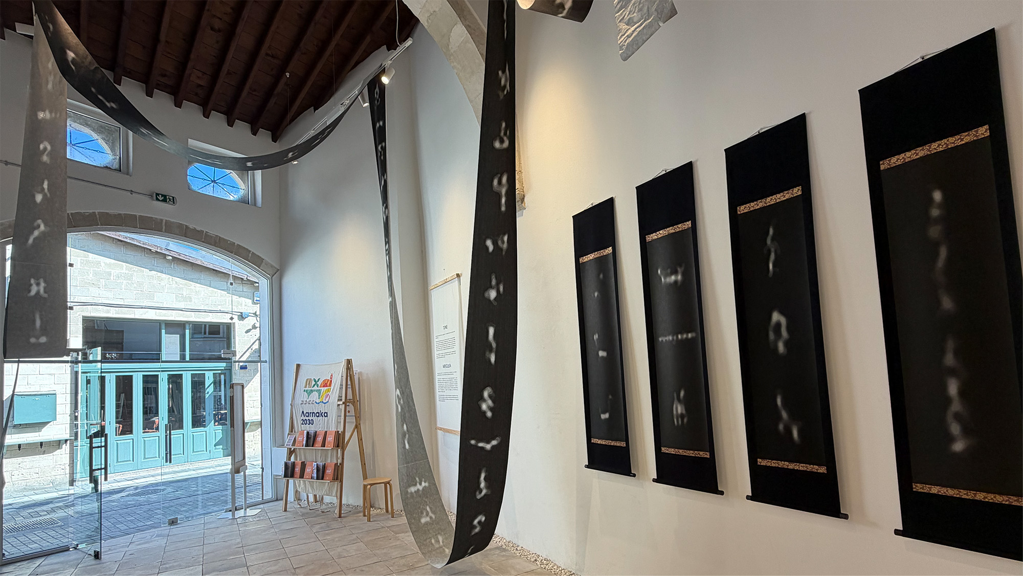 8 millions de traces – Exposition de la Biennale de Larnaca 2025